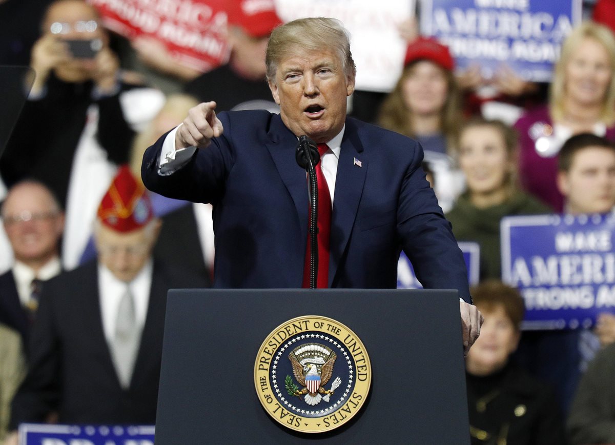 Donald Trump, habla durante un mitin de campaña este sábado en Atlantic Aviation en Moon Township, Pensilvania, EE.UU.(Foto Prensa Libre:EFE).