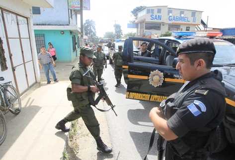 Operativo conjunto contra grupos organizados en Ciudad Quetzal. (Foto Prensa Libre: Archivo)