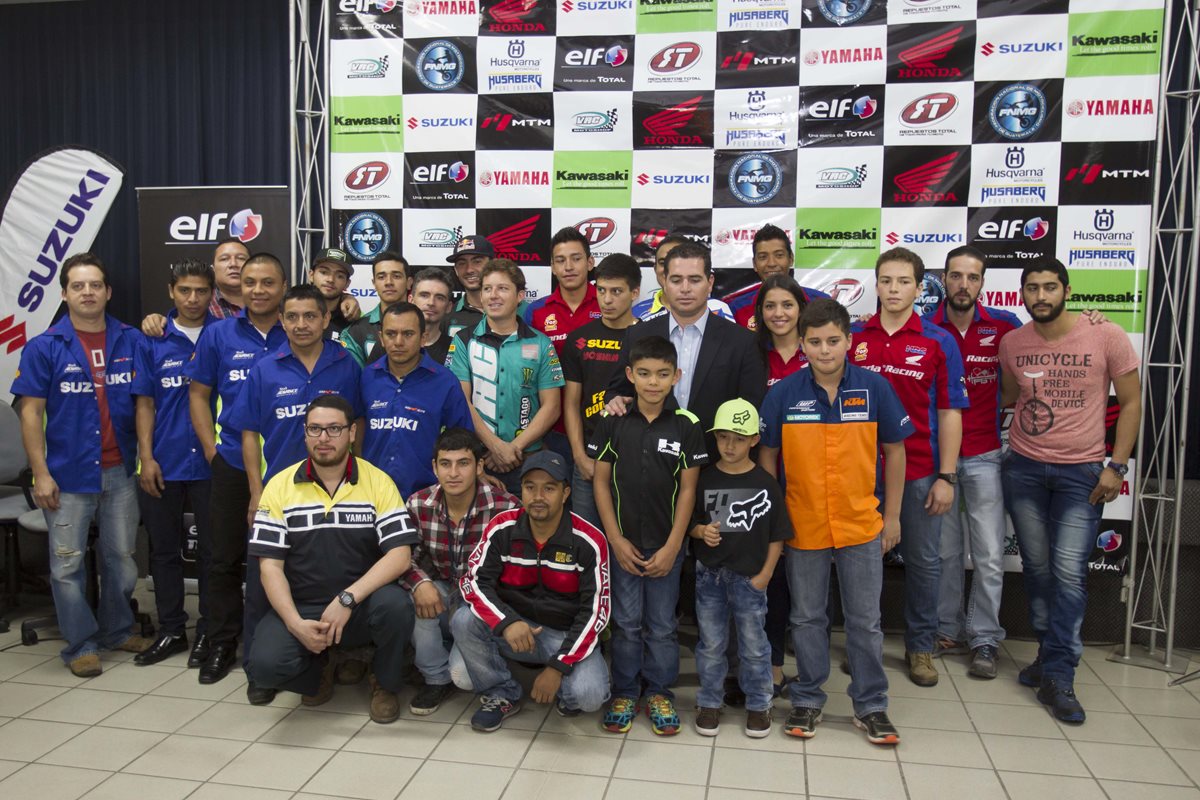 Corredores se alistan para iniciar la temporada 2016 de Motovelocidad. (Foto Prensa Libre: Norvin Mendoza)