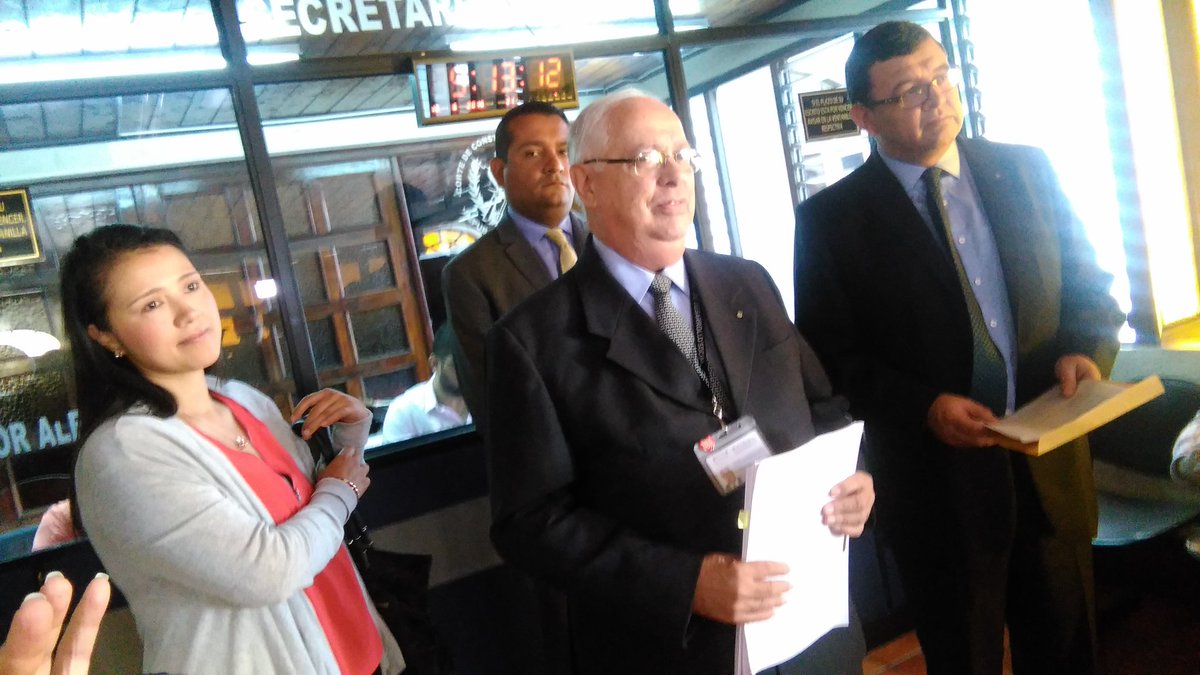José Mauricio Rodríguez, viceministro de Desarrollo Social, acciona contra el Decreto 13-2016 en la CC. (Foto Prensa Libre: Geldi Muñoz)