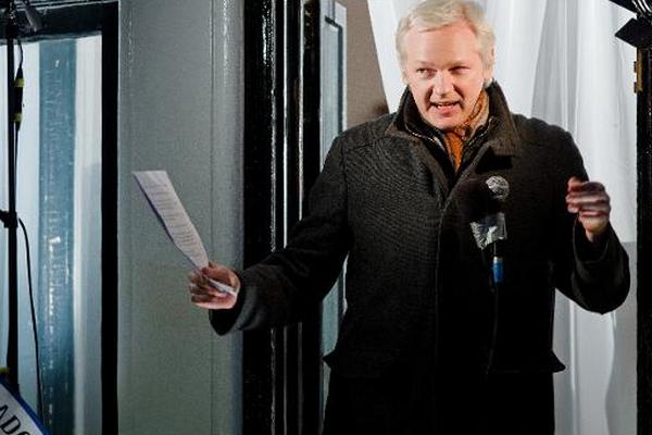 El fundador de Wikileaks Julian Assange en la embajada ecuatoriana en Londres (Foto Prensa Libre: AFP).