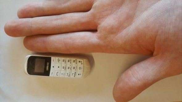 Los mini teléfonos se pueden encontrar fácilmente online por un precio que oscila los US$25. (Foto: Ministerio de Justicia británico).