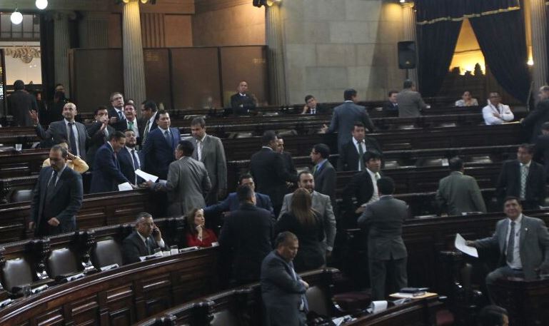 Solo 20 diputados votaron a favor de la moción para conocer un proyecto de amnistía. (Foto Prensa Libre: Erick Avila)