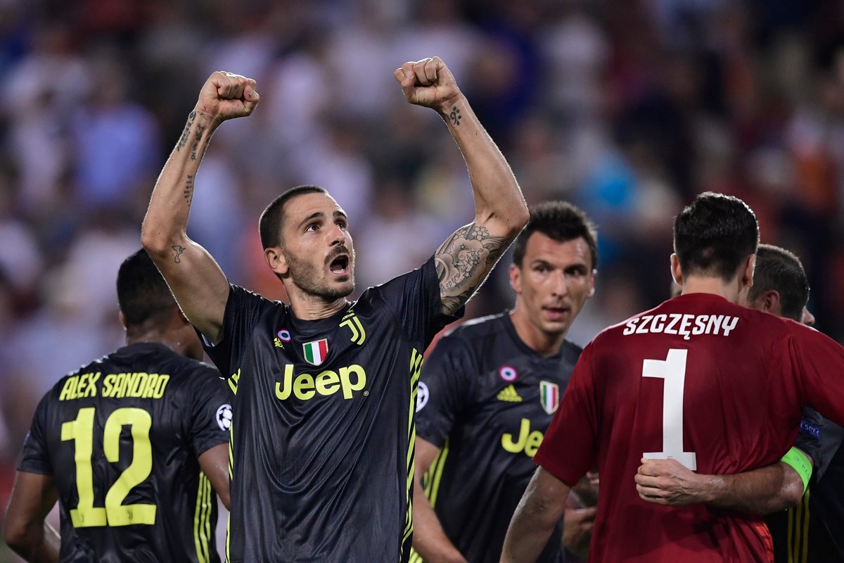 Así festejó Bonucci al finalizar el partido. (Foto Prensa Libre: AFP)
