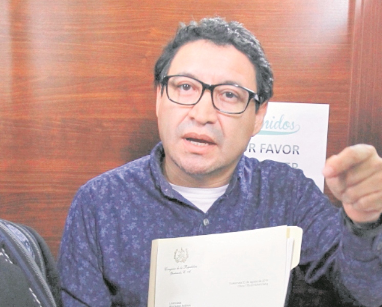Álvaro Velásquez se declaró diputado independiente.