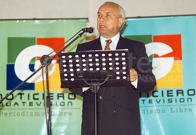 Periodista Mario Antonio Sandoval, presidente de Guatevisión, durante la presentación del canal en 2003. (Foto: Hemeroteca PL)