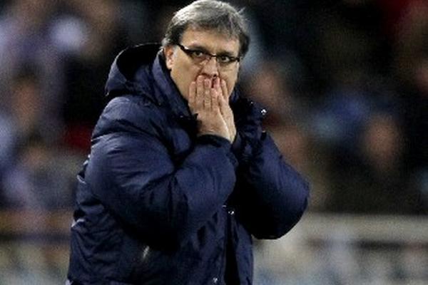 Martino fue expulsado. (Foto Prensa Libre: EFE)