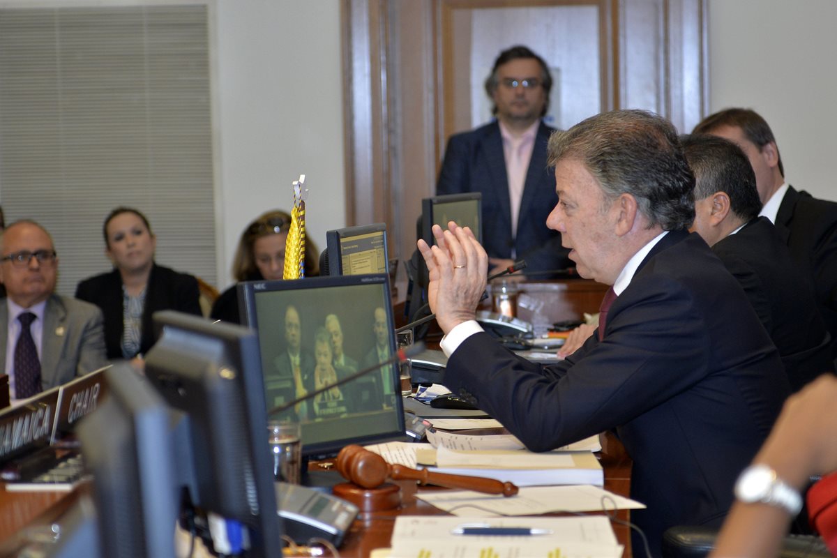 Juan Manuel Santos, presidente de Colombia, informa sobre acuerdos de paz con las Farc. (Foto Prensa Libre: AFP)