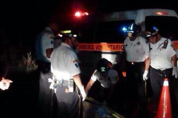 Accidente de tránsito en ruta al Pacífico. (Foto Prensa Libre: Bomberos Voluntarios)