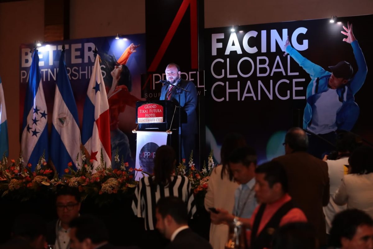 El presidente de Agexport inauguró la feria de textiles. (Foto Prensa Libre: Álvaro Interiano)