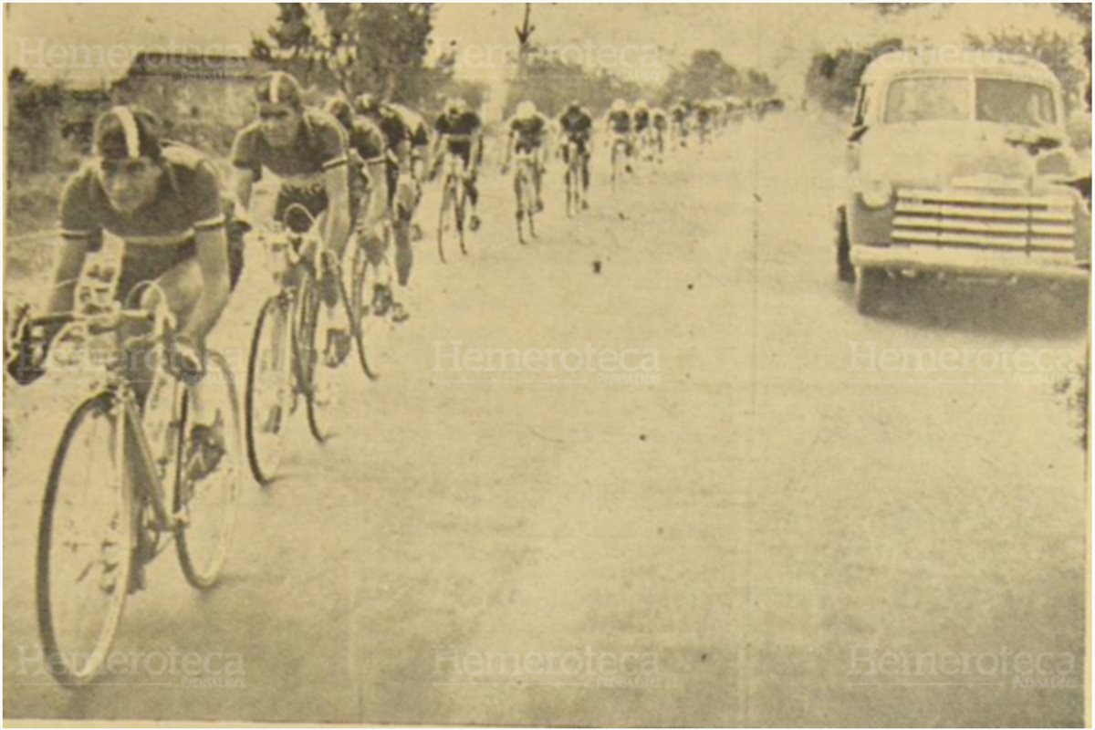 14/09/1955 Ciclistas de las distintas cuartetas, rumbo a San Marcos. (Foto: Hemeroteca PL)