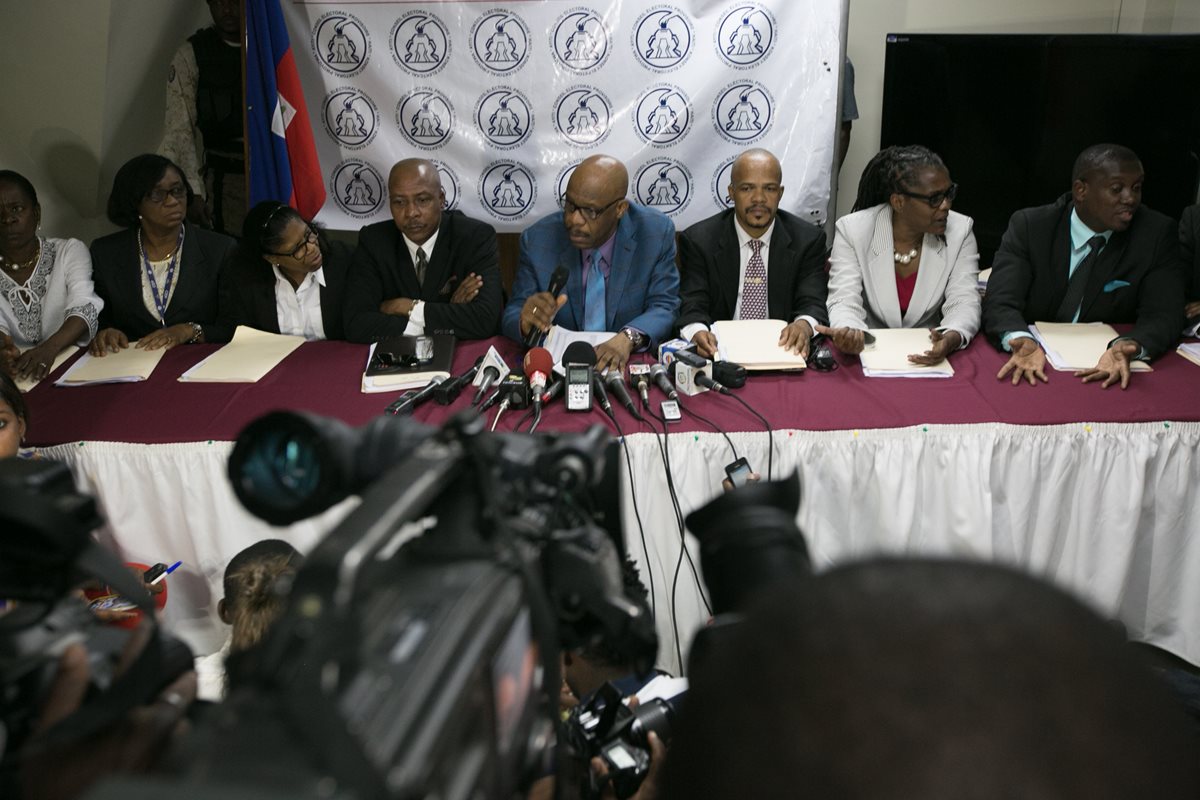 Integrantes del Consejo Electoral Provisonal durante una conferencia de prensa. (Foto Prensa Libre: EFE).