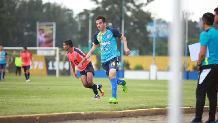 José Manuel Morales jugó un amistoso frente Comunicaciones, en duelo de preparación que sostuvo Aurora de la Tercera División. (Foto cortesía: Diego Garrido)