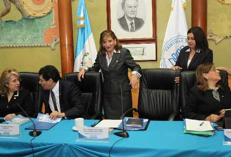 Patricia cervantes, Ulises Gómez y María Villagrán anuncian la validez de las elecciones.