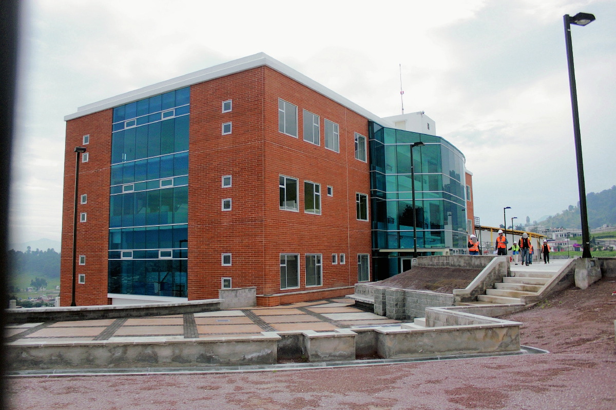 Otro sector de la nueva construcción del IGSS, en Xelajú, el cual tuvo un costo millonario. (Foto Prensa Libre: Carlos Ventura)