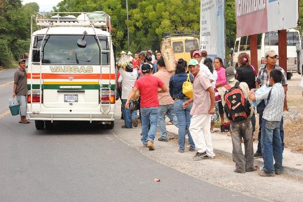 paro de microbuses  perjudica a usuarios.