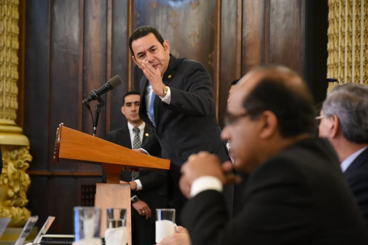 El presidente Jimmy Morales participó en el lanzamiento del Sistema Nacional de Acompañamiento Escolar (Sinae). (Foto Prensa Libre: AGN)