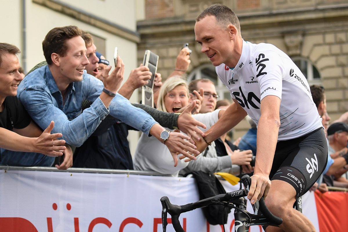 Horas antes de comenzar la búsqueda de su cuarto Tour de Francia, el británico Chris Froome extendió su contrato hasta finales de 2020 con el Sky Team, informó este viernes el equipo inglés a través de un comunicado. (Foto Prensa Libre: AFP