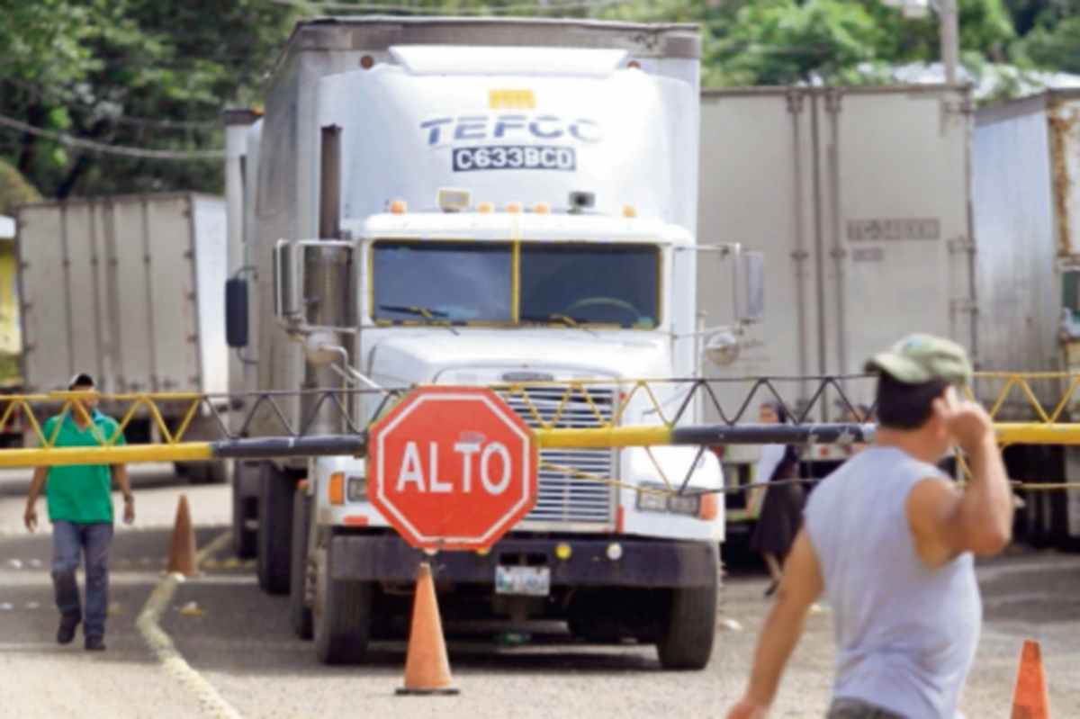 El tránsito de personas y mercancías se liberará. (Foto Prensa Libre: EDWIN BERCIAN)