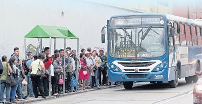 Comuna capitalina rechaza intención de autobuseros. (Foto Prensa Libre: Hemeroteca PL)