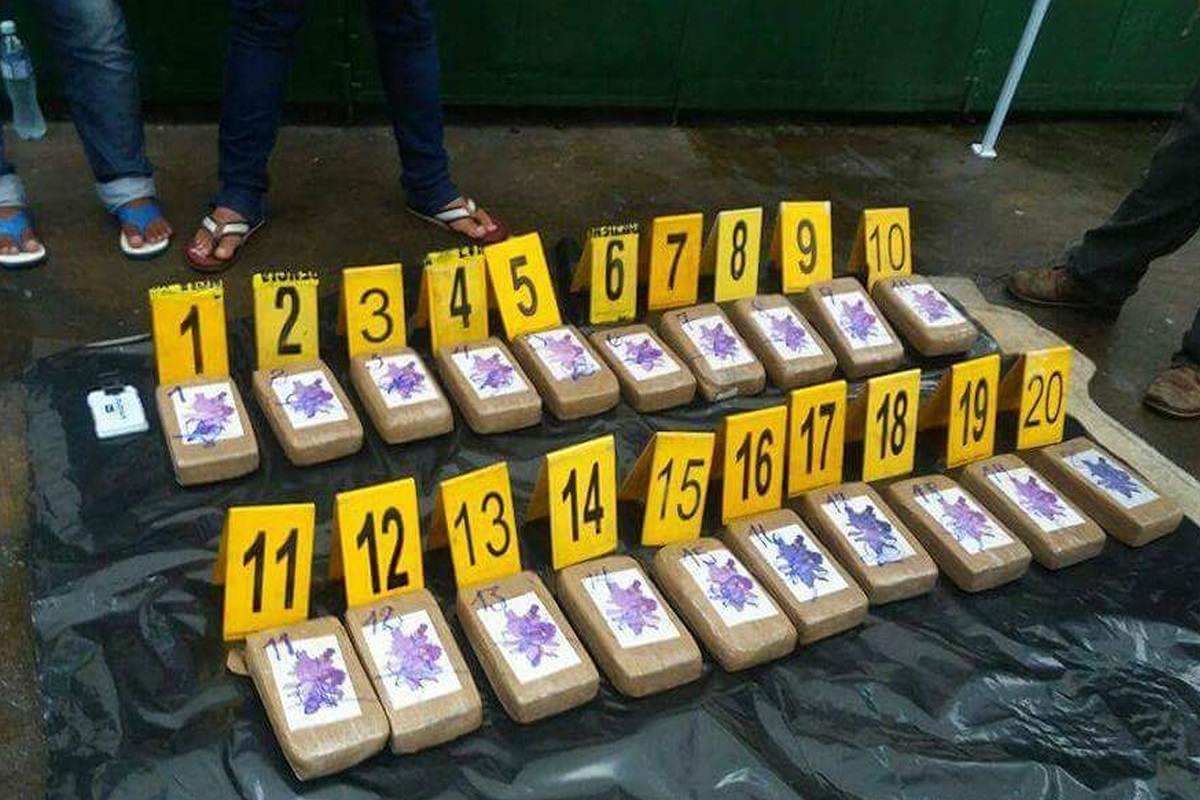 Decomisan 20 kilos de cocaína que estaban ocultos en piso de camioneta en Malacatán. (Foto Prensa Libre)