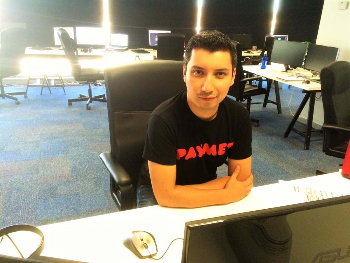 El quetzalteco Christian Pinzón trabaja para la empresa Paymet, en Madrid, España, la cual se especializa en pagos en línea y por teléfono móvil. (Foto Prensa Libre: María José Longo)