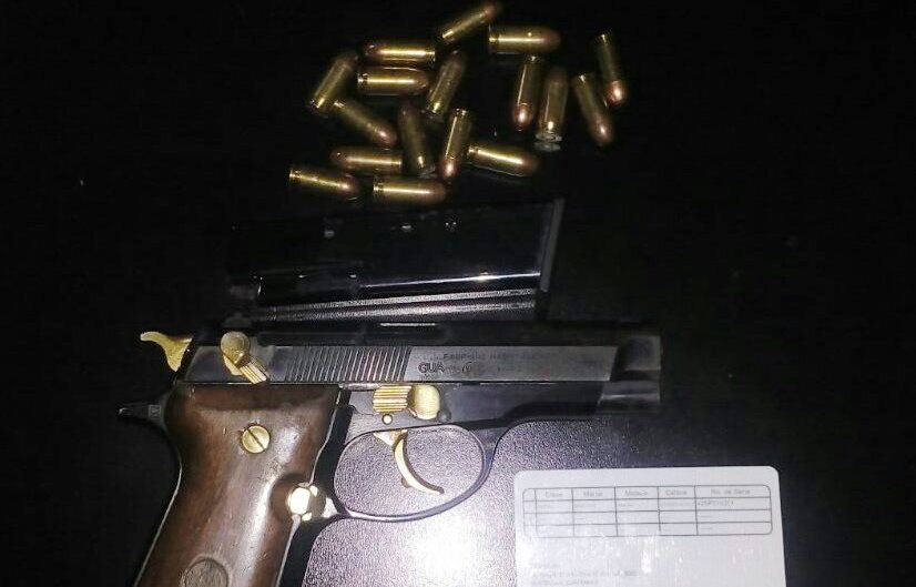 Arma de fuego incautada por la PNC al momento de la captura de Blanca Stalling. (Foto Prensa Libre: PNC)