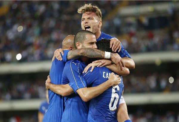 Antonio Candreva celebra tras marcar en el partido de Italia contra Finlandia. (Foto Prensa Libre: EFE).