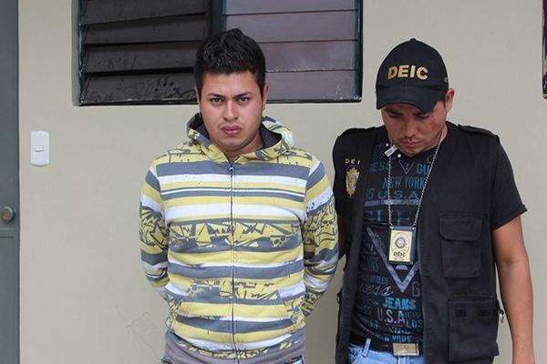Marlon René Marroquín Gil, presunto extorsionista, permanece en la Comisaría 73 de Chimaltenango.