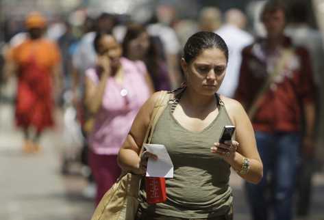 Los consumidores podrán tener la oportunidad de conocer la autenticidad de los productos que adquieren, esto con el fin de evitar el comercio ilegal. (Foto Prensa Libre: AP)