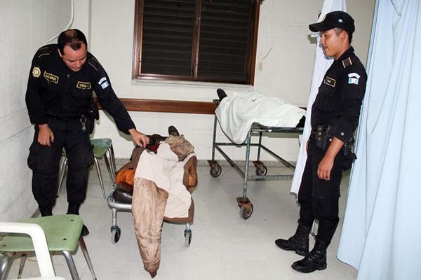 Los muertos eran miembros de la iglesia evangélica Pentecostés de América. (Foto Prensa Libre: Edwin Perdomo)