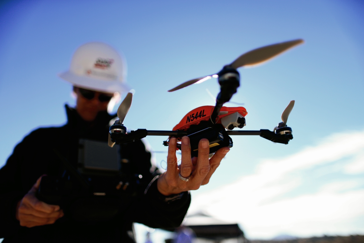 Medios de  comunicación han adquirido a precios razonables drones para coberturas. (Foto Prensa Libre: AFP)
