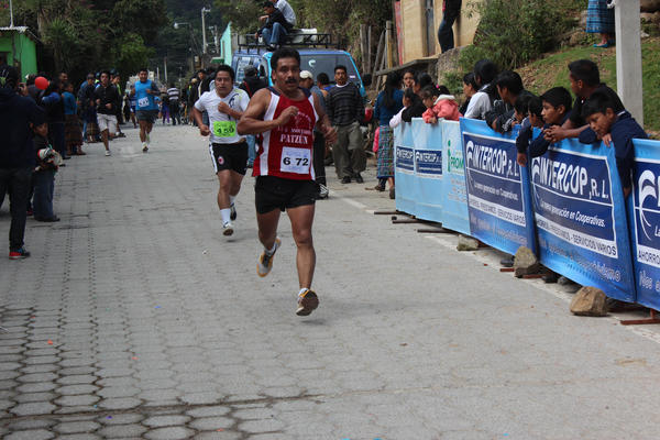 La novena Clásica de Tecpán dejó como vencedores a José Carlos Raxón y Merlin Chalí. (Foto Prensa Libre: José Rosales)