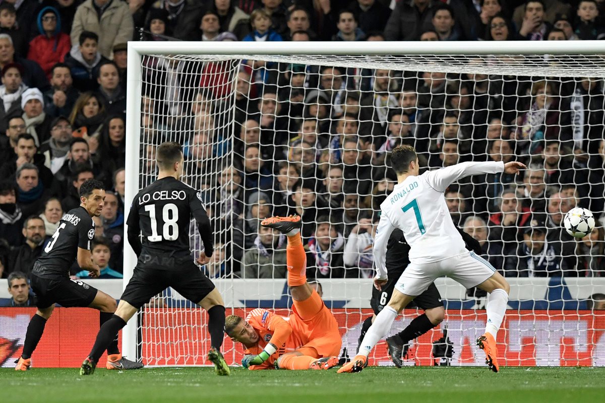 Cristiano estuvo cerca de anotar, pero no le pudo pegar con comodidad al balón frente al arco.