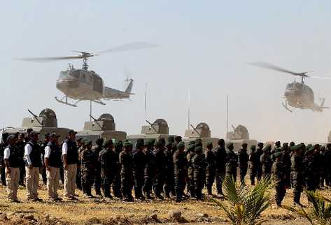 Con vehículos blindados, helicópteros y embarcaciones, la Fuerza de Tarea Tecún Umán hace una demostración de su capacidad de acción.