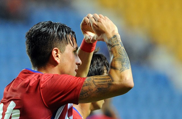 José María Giménez celebra una de las anotaciones del juego (Foto Prensa Libre: AFP)