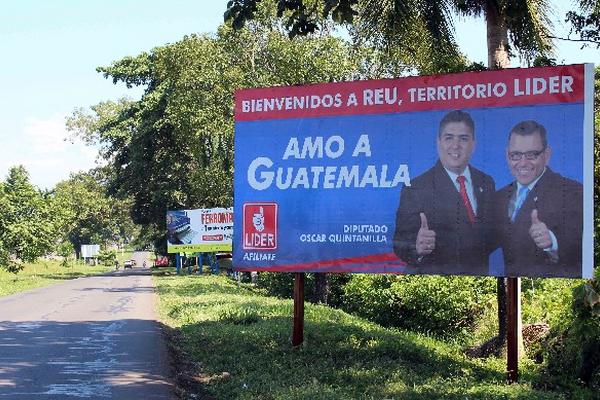 Vecinos están molestos porque en los últimos meses varios partidos políticos han colocado  vallas con propaganda.