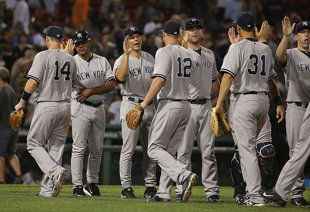 Los Yanquis celebran su buen partido y se quedan con la victoria (Foto Prensa Libre:AFP)
