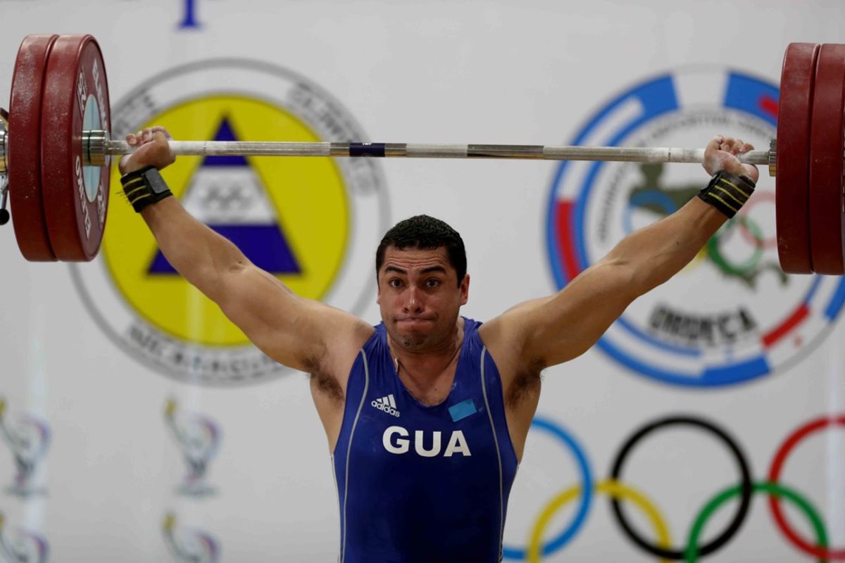 Sony Contreras, exponente nacional en levantamiento de pesas, en Managua 2017. (Foto Prensa Libre: Carlos Vicente)
