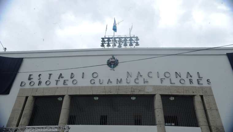 El estadio nacional llevará ahora el nombre de pila del atleta Doroteo Guamuch Flores. (Foto Prensa Libre: Edwin Fajardo)