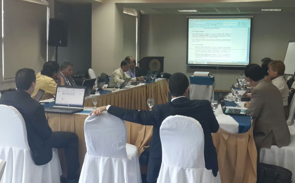 Autoridades de ambos países se reunieron para avanzar en la unión aduanera. (Foto Prensa Libre: cotersía Ministerio de Economía)