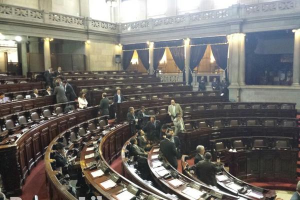 Suspenden pleno del Congreso por falta de diputados. (Foto Prensa Libre: J. Gramajo)