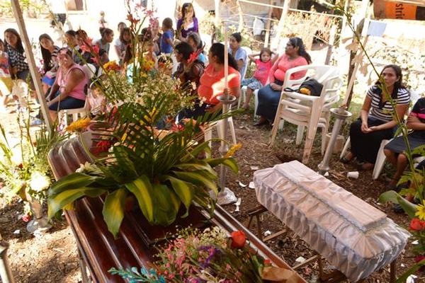 Pesar por muerte de madre e hija en Santa Rosa. (Foto Prensa Libre: Oswaldo Cardona).