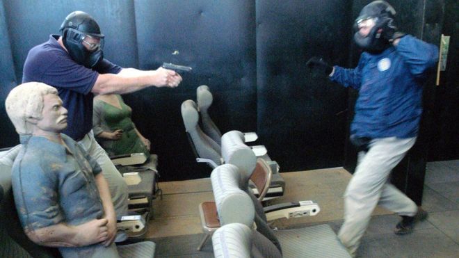La primera camada de pilotos entrenados en el uso de armas en la cabina se graduó en 2003. GETTY IMAGES