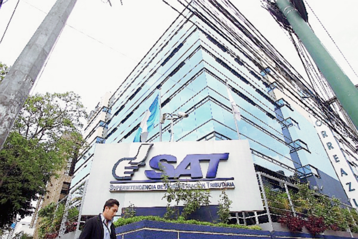 La SAT aún reporta una baja en la recaudación fiscal de 2015. (Foto Prensa Libre: Hemeroteca PL)