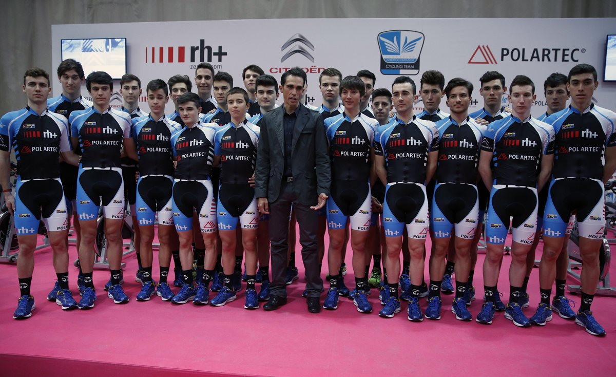 Alberto Contador, al centro, espera conformar su propio equipo para el 2017. (Foto Prensa Libre: AFP)
