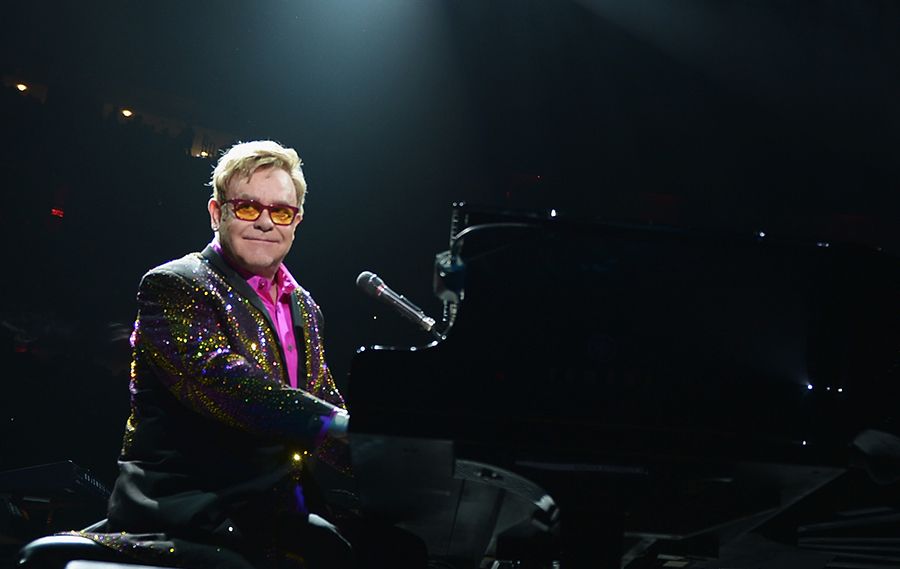 Elton John critica al alcalde de Venecia por haber retirado libros de bibliotecas. (Foto Prensa Libre: AFP)