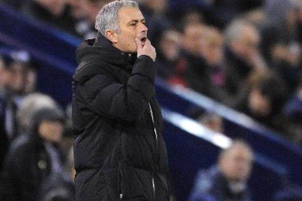 José Mourinho vive una campaña exitosa en la Premier League al mando del Chelsea. (Foto Prensa Libre: AP)