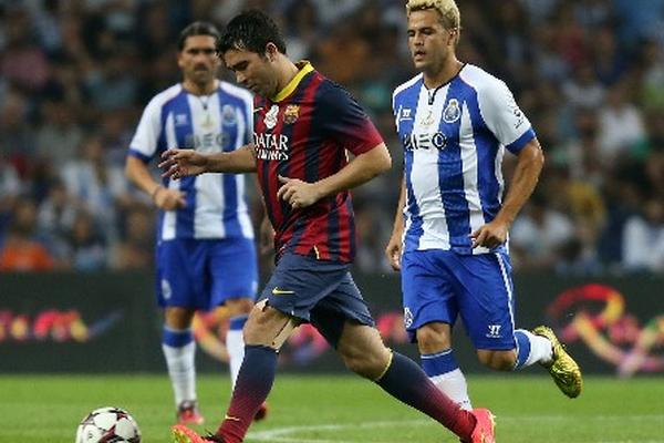 Muchos amigos y futbolistas asistieron al partido de despedida de Deco. (Foto Prensa Libre: AFP)