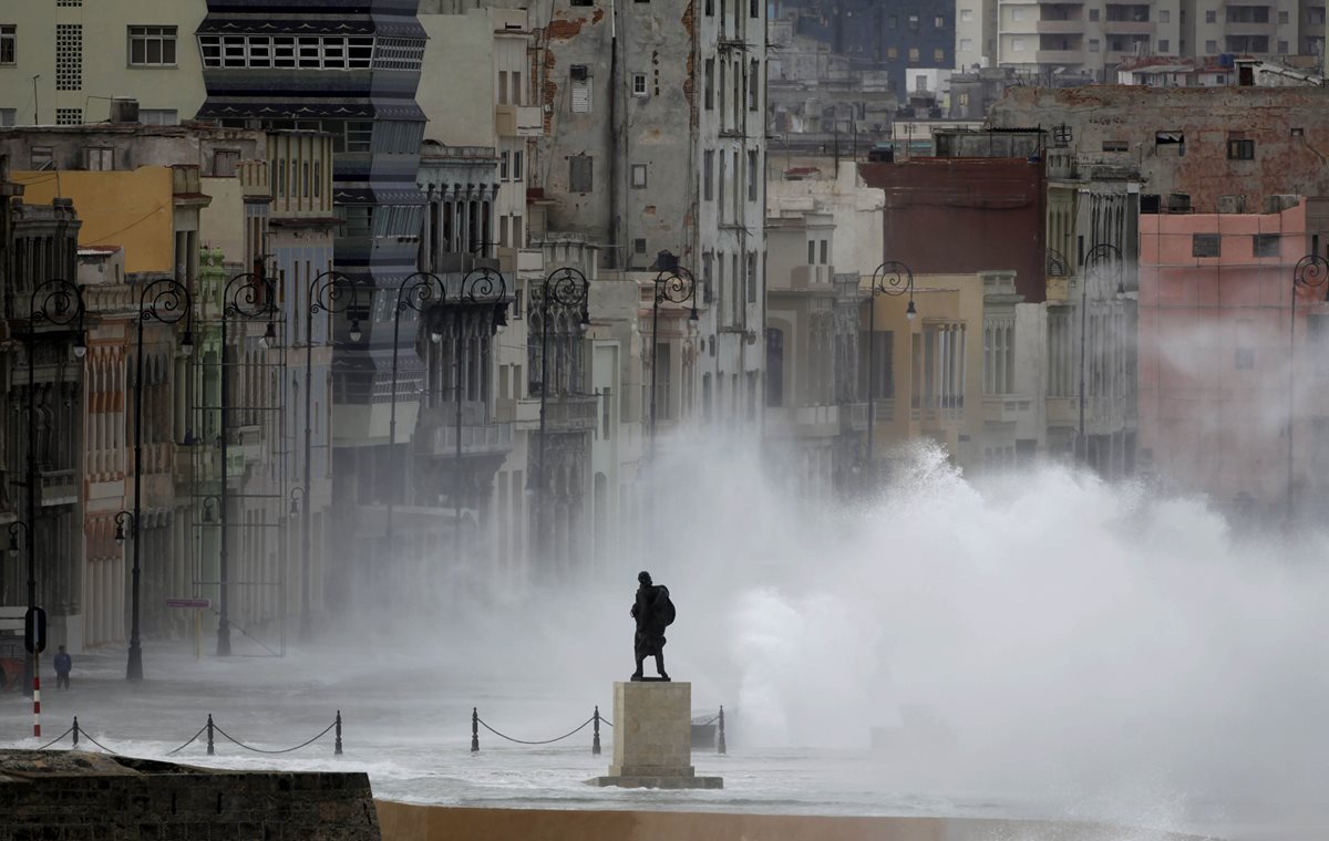 En los últimos años ha habido mayor tendencia en Cuba a dar a conocer noticias de desvíos o robos al Estado.(Foto Prensa Libre: AP).